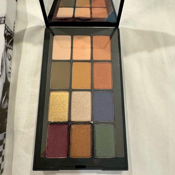 NARS x Man Ray Love Game Eyeshadow Palette - Picture 4 of 6